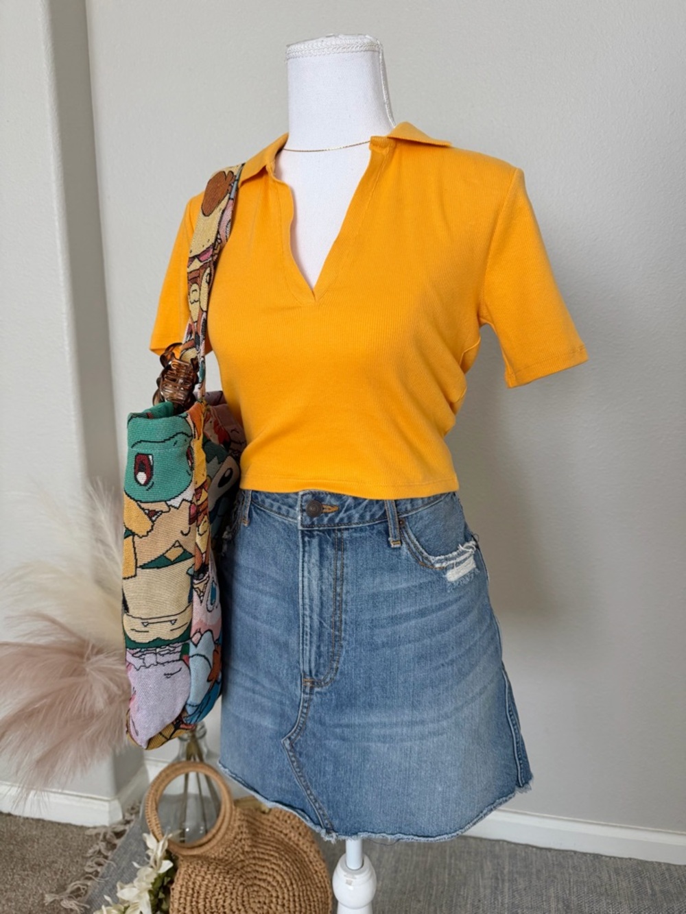NWT Zara - Women's Short Sleeve V‑Neck Polo Crop Top - Yellow